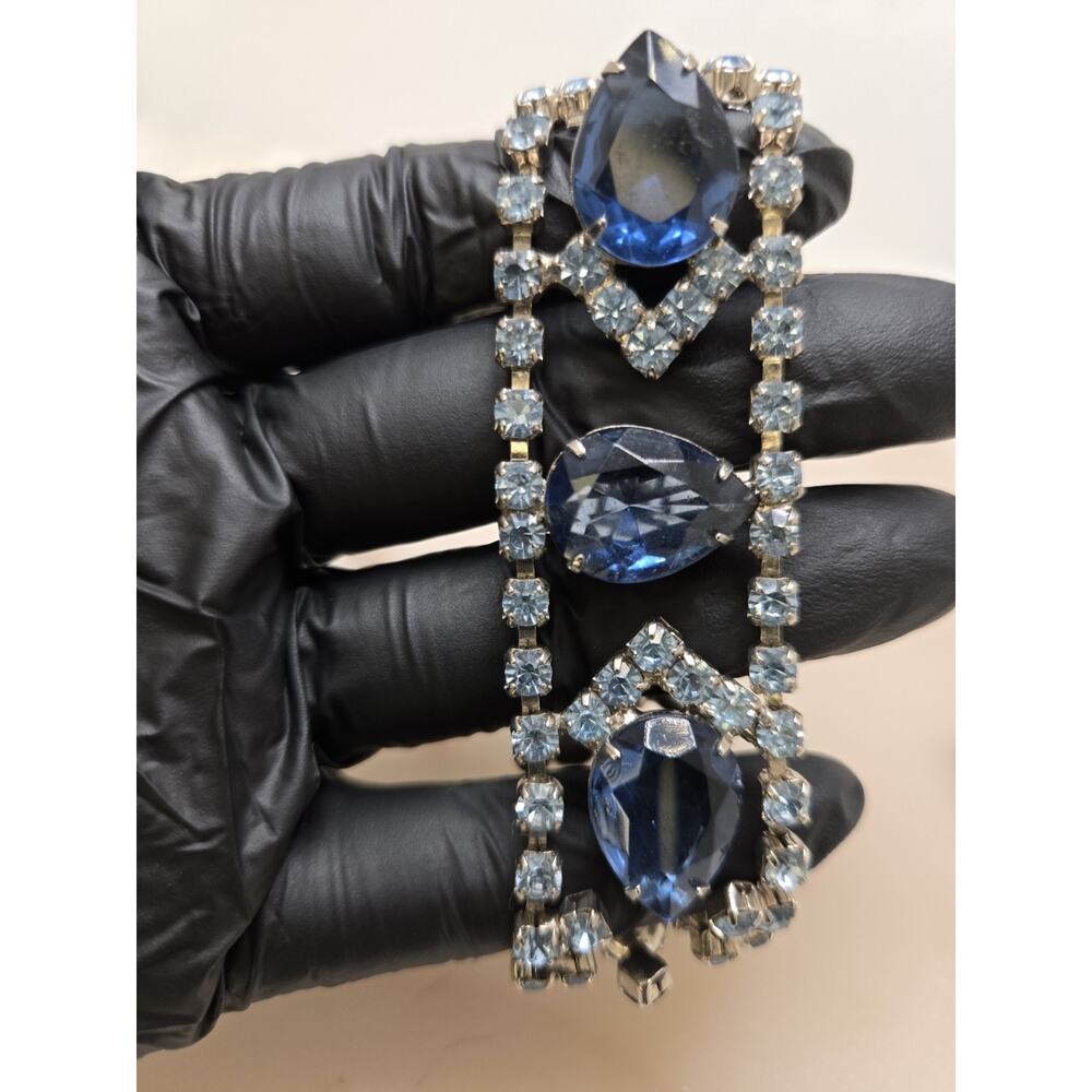 VINTAGE DAZZLING BLUE AND WHITE GLASS RHINESTONE BRACELET 7.5 INCH